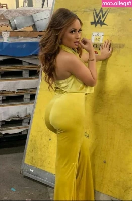 Kayla Braxton [ kayla-braxton ] - Just waiting for someone to walk in ☺️