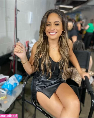 Kayla Braxton [ kayla-braxton ] - TGIF! Hope everyone has a great weekend. 😘