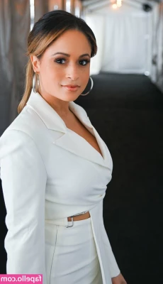 Kayla Braxton [ kayla-braxton ] - Give me suggestions of what you want to see me wear   3
