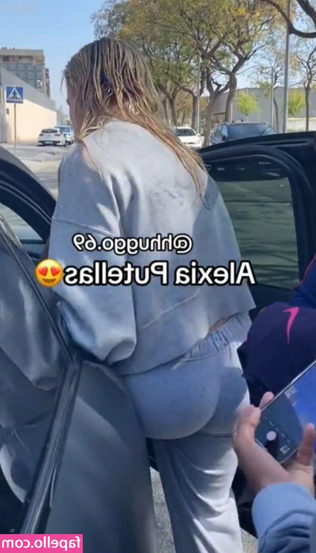 Alexia Putellas [ alexia-putellas ] - Hi guys