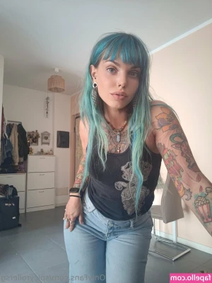 spicyrollersg - For all my foot slaves out there 😈