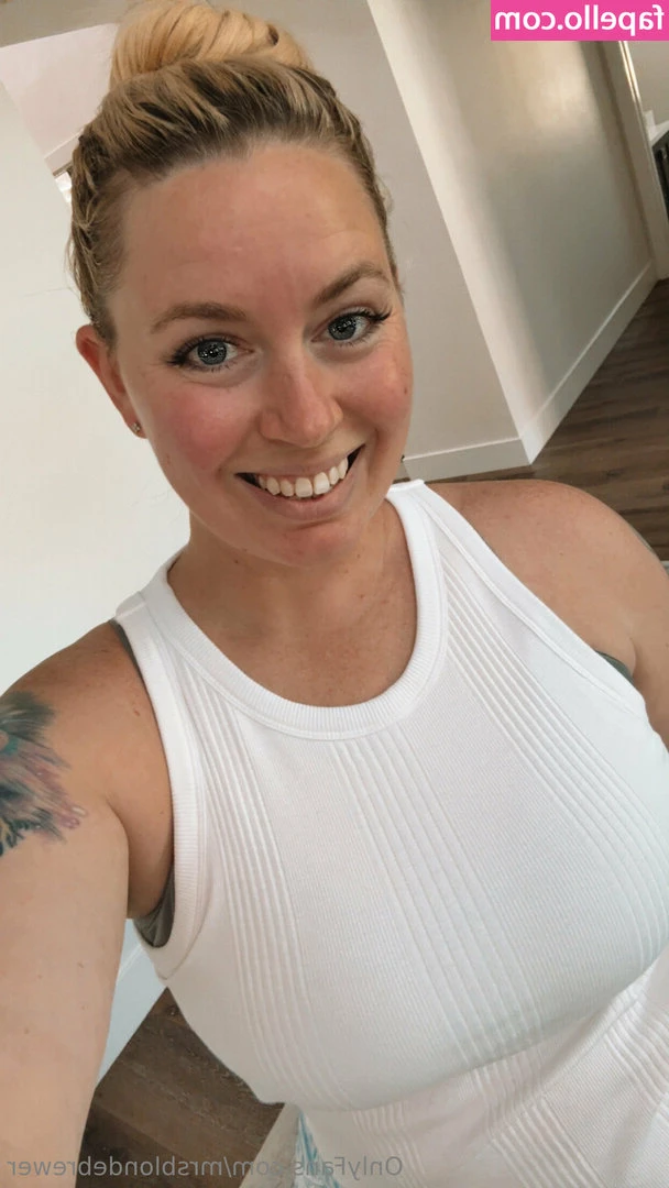 mrsblondebrewer [ mrsblondebrewer-12 ] - It's more pleasant for a girl to fool around with a smart man than to