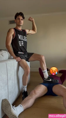 cashkingjustin - Pull up my skirt? 🍑