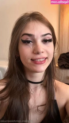 tskaoriyuko - I love using vibrator on my clit