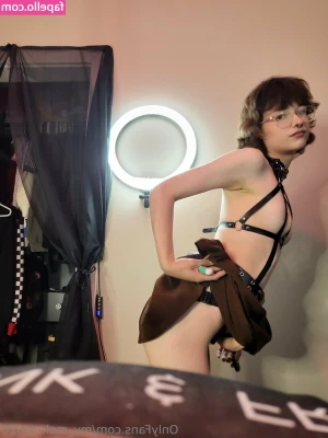 my_melody020 [ my-melody020 ] - Do you like to watch me dangle these flats?