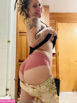 mamamorrigyn - Going out tonight :) who wants to buy me a drink? 😊😜