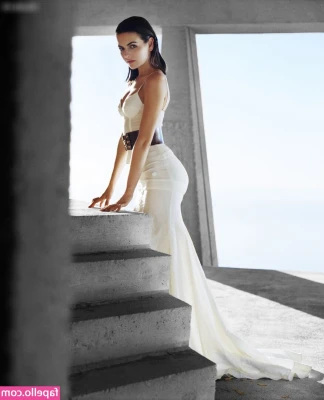 Camilla Belle [ camilla-belle ] - ThPlease watch this in a bright room due to lighting ring effects.
