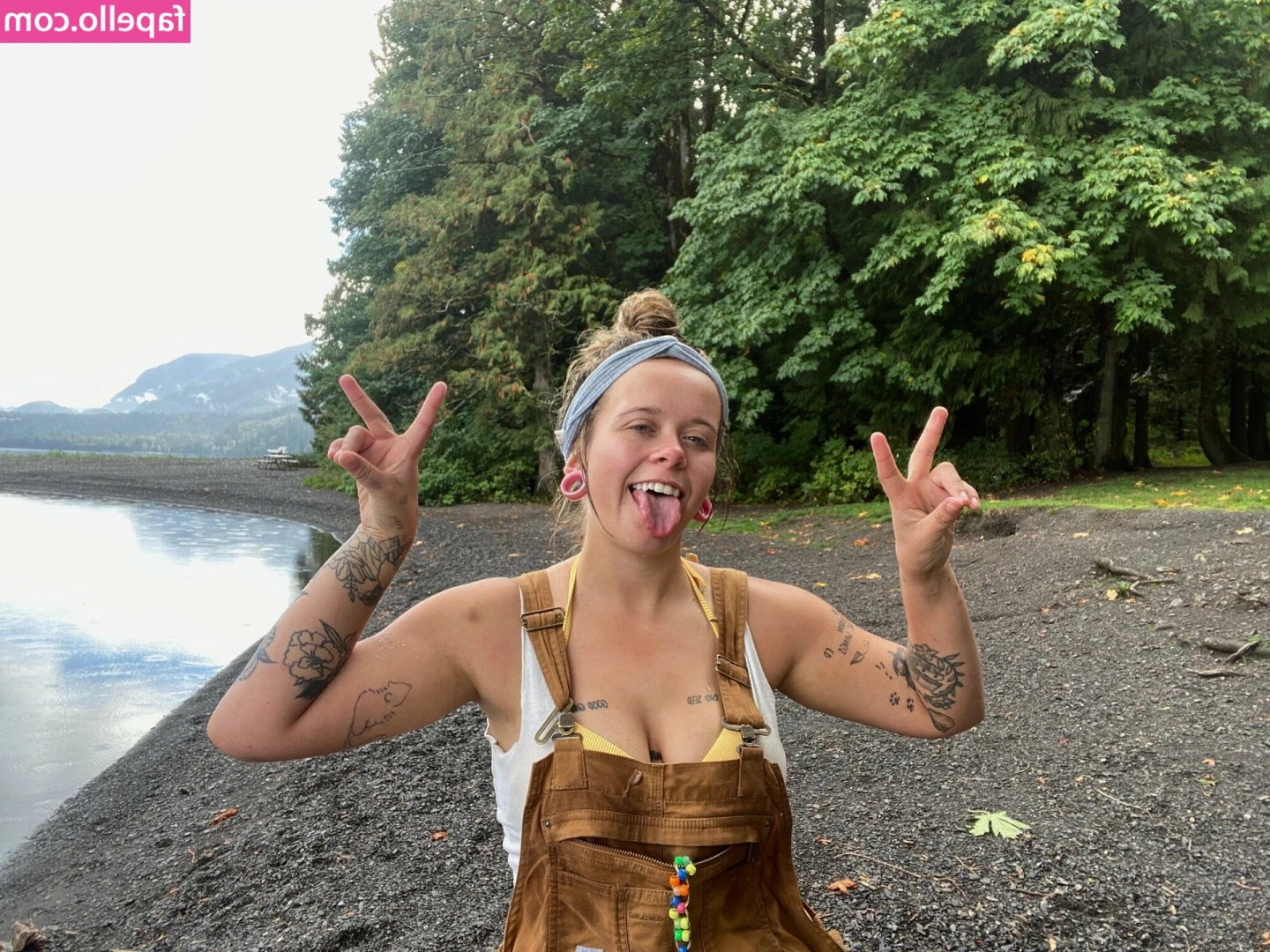 Kaela Wilton [ kaela-wilton ] - I teased him and gave him a boner just before he went to catch up