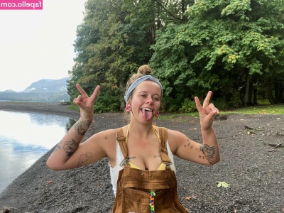 Kaela Wilton [ kaela-wilton ] - I teased him and gave him a boner just before he went to catch up