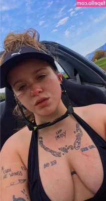 Kaela Wilton [ kaela-wilton ] - Tiiiiiight  I should film something in this, but I don't have any