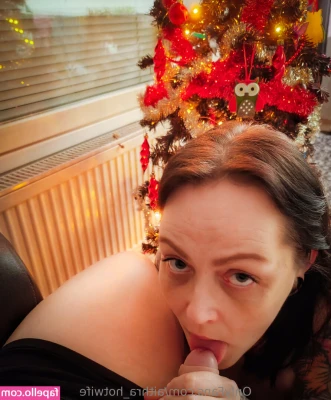 aithra_hotwife [ aithra-hotwife ] - I love playing with my new toys 😍