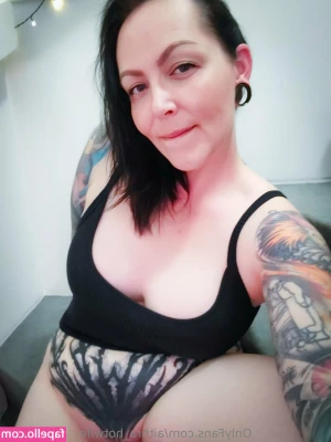 aithra_hotwife [ aithra-hotwife ] - Cum in my DMs and play I'm feeling a little wild today 🐯