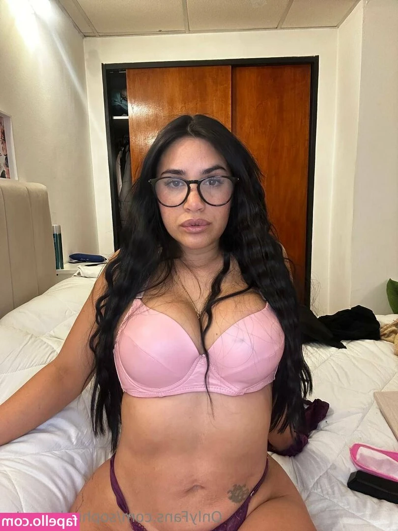sophiedecrypte - Showered and feelin fresh ✨✨✨ Poll for this week’s vid coming