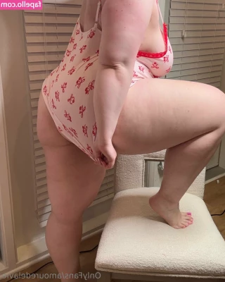 amouredelavie [ amouredelavie-24 ] - Check your messages for a quick PPV of me making the bed in the nude