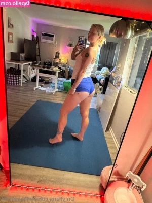 willowsecret [ willowsecret-1 ] - BBW booty twerking leads into fuckin my pussy with double sided dildo