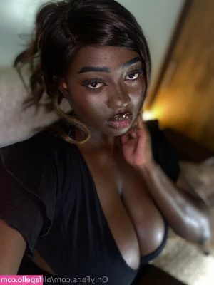 almaahotxxx - Somebody want to taste