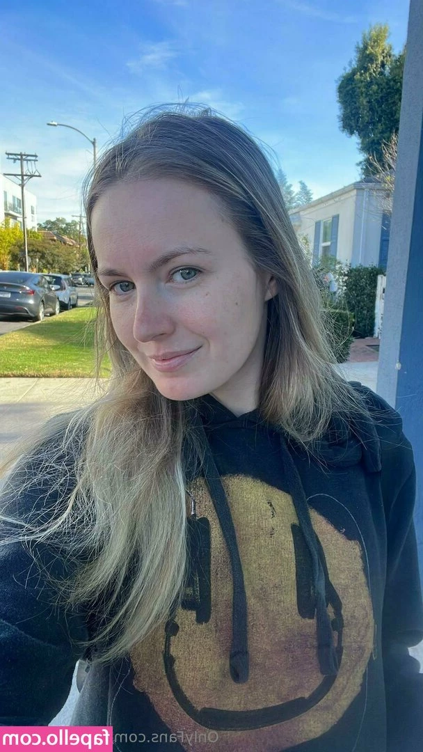 scarlettsagex - I wanna suck some dick tonight