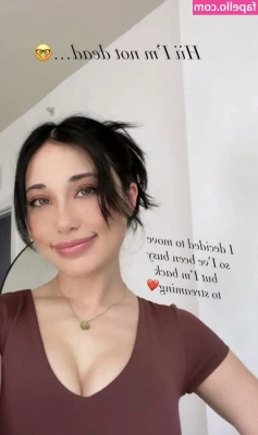 f1elly - titties sitting nice
