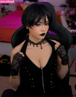 itskatchii [ itskatchii-15 ] - Knock, knock … Any sole lovers here ? 🤩🦶