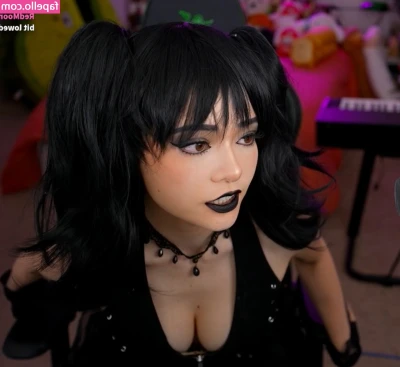 itskatchii [ itskatchii-15 ] - too hot for clothes...
