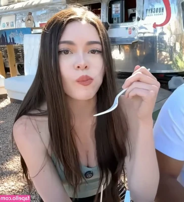 itskatchii [ itskatchii-15 ] - Here’s the Dasani water bottle video 😈