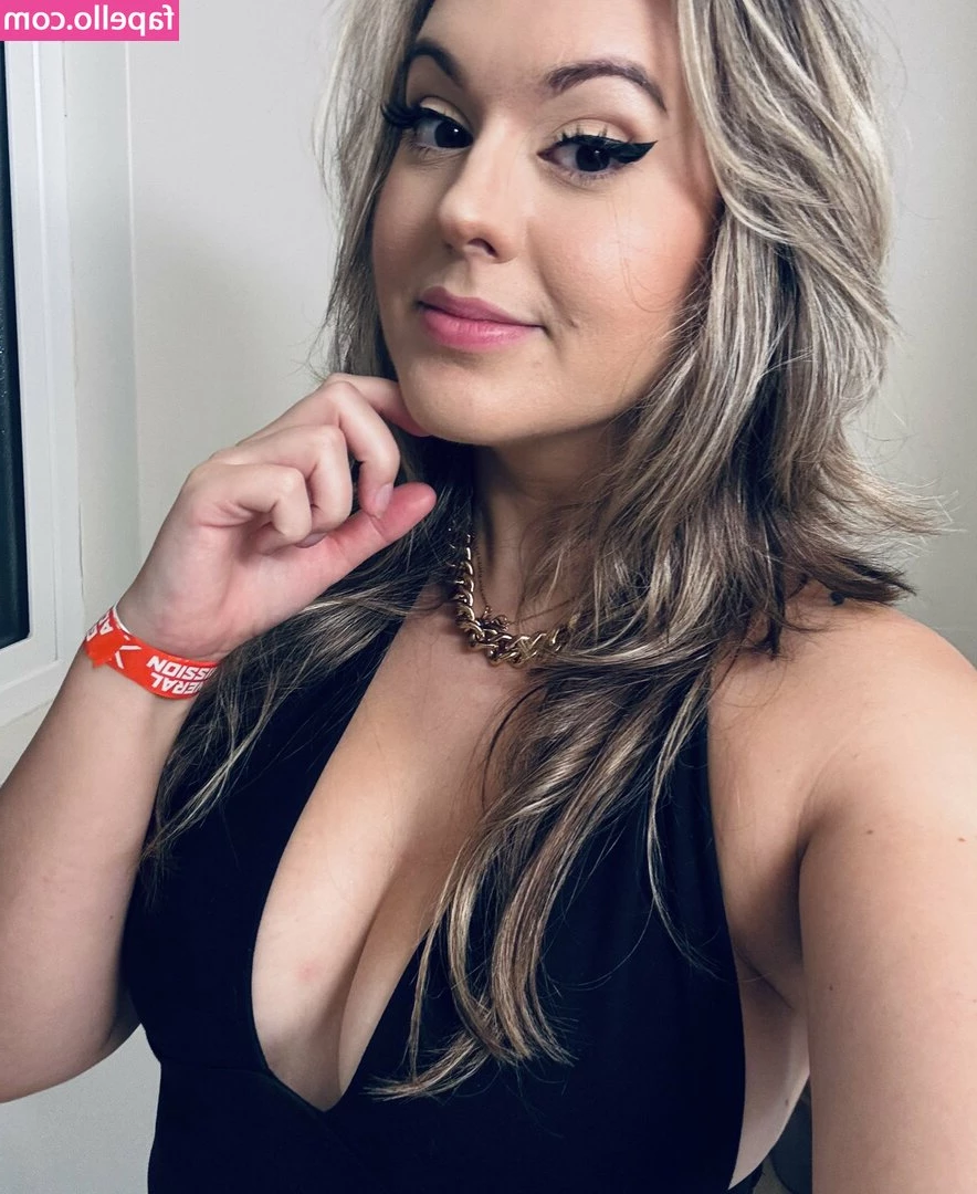 Virginia Glaze [ virginia-glaze ] - I feel so sexy when I wear my lingerie to class