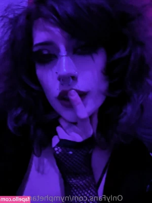 nymphetaminenyx - Tits out