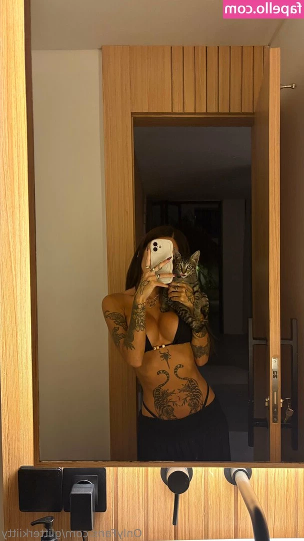glitterkiitty - Happy hump day     VIP PAGE has so much more