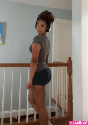 Mooga - Feelin like a sexy delicate little flower  Someone want to ruin me