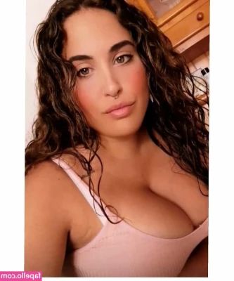 elviabombon - If you could do anything you want to me, what would that be?😈🔥