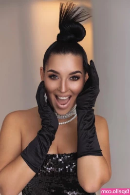 Ann Shakhovskaya [ ann-shakhovskaya ] - Si supieras lo apretadito que tengo el coño ahora...🙈😋