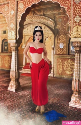 Ann Shakhovskaya [ ann-shakhovskaya ] - I can never resist a well placed mirror