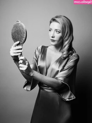 Jennifer Finnigan [ jennifer-finnigan ] - blow the candle