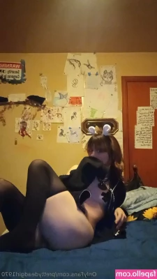 imprettydeadgirl - Forgot to explain that commenting is FREE  Goodluck