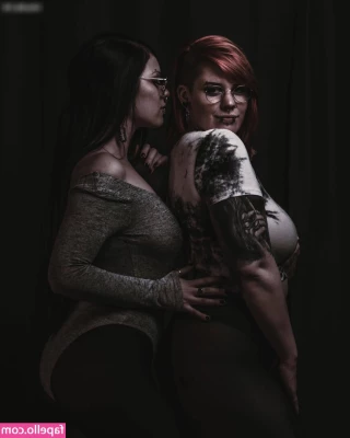 joeleen_gi [ joeleen-gi-1 ] - Why is she stroking it like that