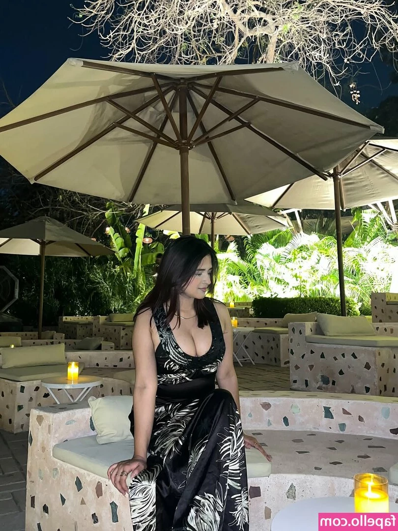 shagunbfr - 👑Breast Queen 4👑 Round One Swipe for full view  A.)