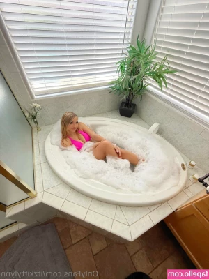 itzkittylynn - I can be your big titty gamer gf