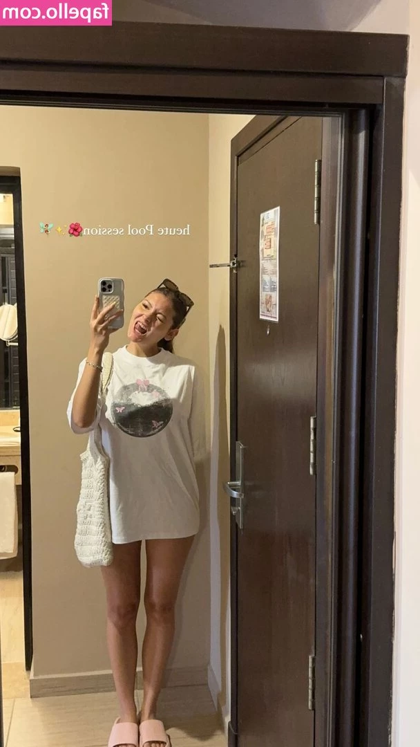 Videozeugs - Who loves when my titties are pressed against glass