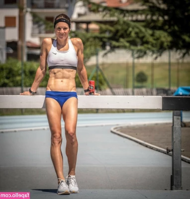 Tanja Stroschneider [ tanja-stroschneider ] - สอนท าถ ายให ขายาวค ะ