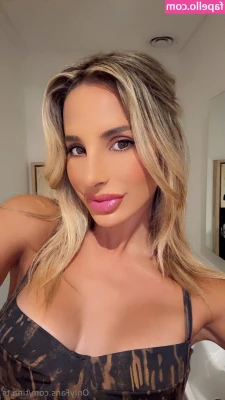 eva.sky.ts [ eva-sky-ts ] - Asi muevo mi culito despues de bañarme   Te gusta