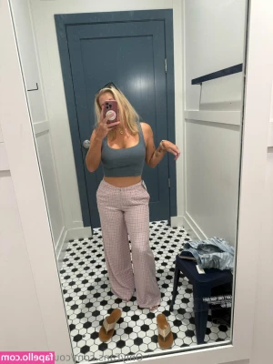 courtneyanntt [ courtneyanntt-2 ] - You can see how wet I am, does it make you want to slide inside?💦