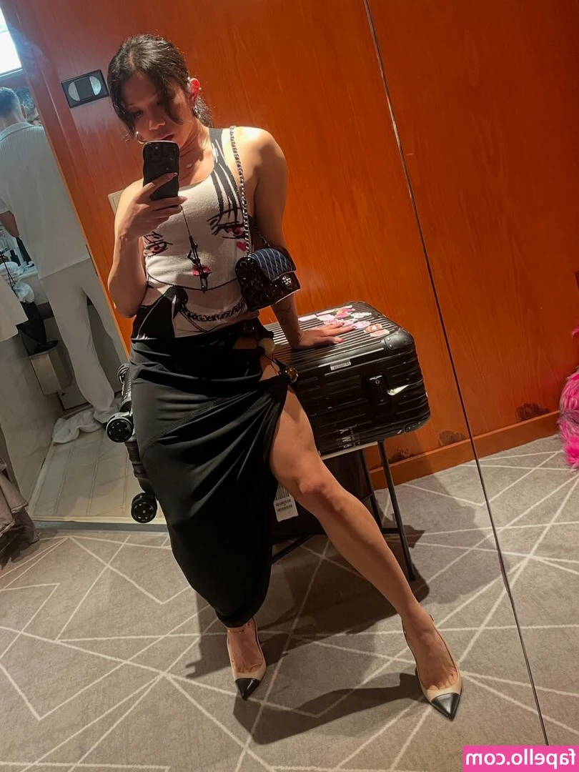 Ella Ava Cruxxx [ ella-ava-cruxxx ] - Sph tease! Oh it's soooo small 😂