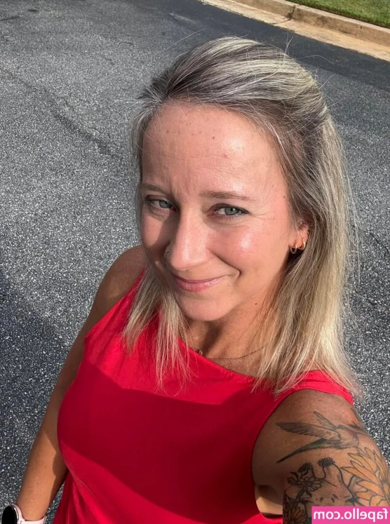 Jennifer Scott [ jennifer-scott-1 ] - Check your DMs Daddy!   Ive put my 9 minute masturbation video on a
