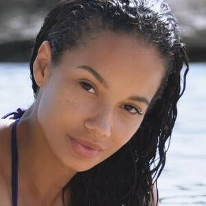 Robin Mae