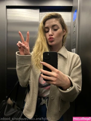 Euphoria_boobs [ euphoria-boobs ] - Hey champ! l've been waiting for you..slide into my DM and let's