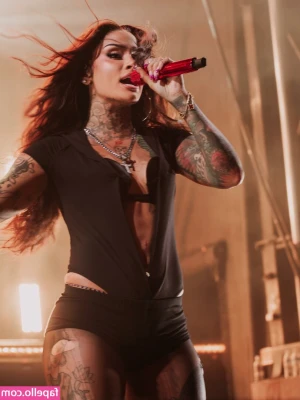 Kehlani - Sucking a pink lil dick 😂 💕