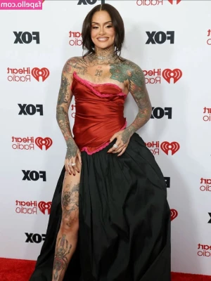 Kehlani - A huge pile of 2,000+ calories from Sonic for lunch 🤤🤤🤤 5