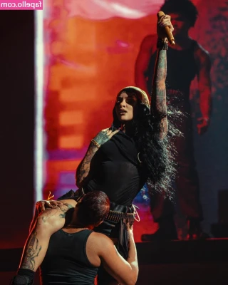 Kehlani - I need a job and the only one I can find is to be a nude secretary