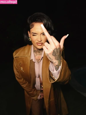 Kehlani - I am having the worst day 😭😭 somebody tell me I'm pretty and