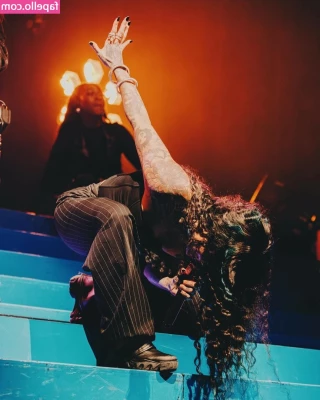 Kehlani - Can I help you cum? 💦 Hit my DMs with a tip 🍆💸